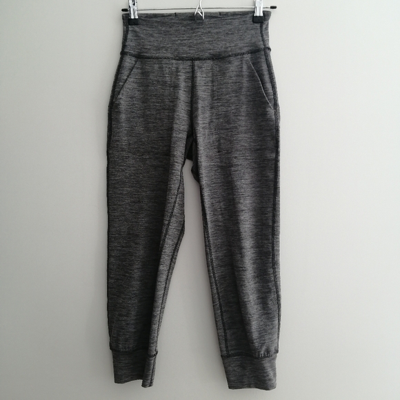 Lululemon Align Joggers 24" Crop Pants Heathered Black Grey Size 4 - Picture 3 of 16